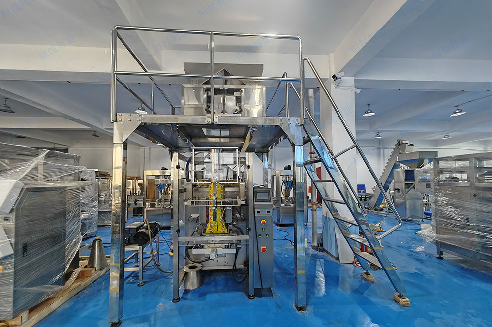 颗粒全自动包装机是一种专门用于对颗粒状物料进行自动化包装的设备