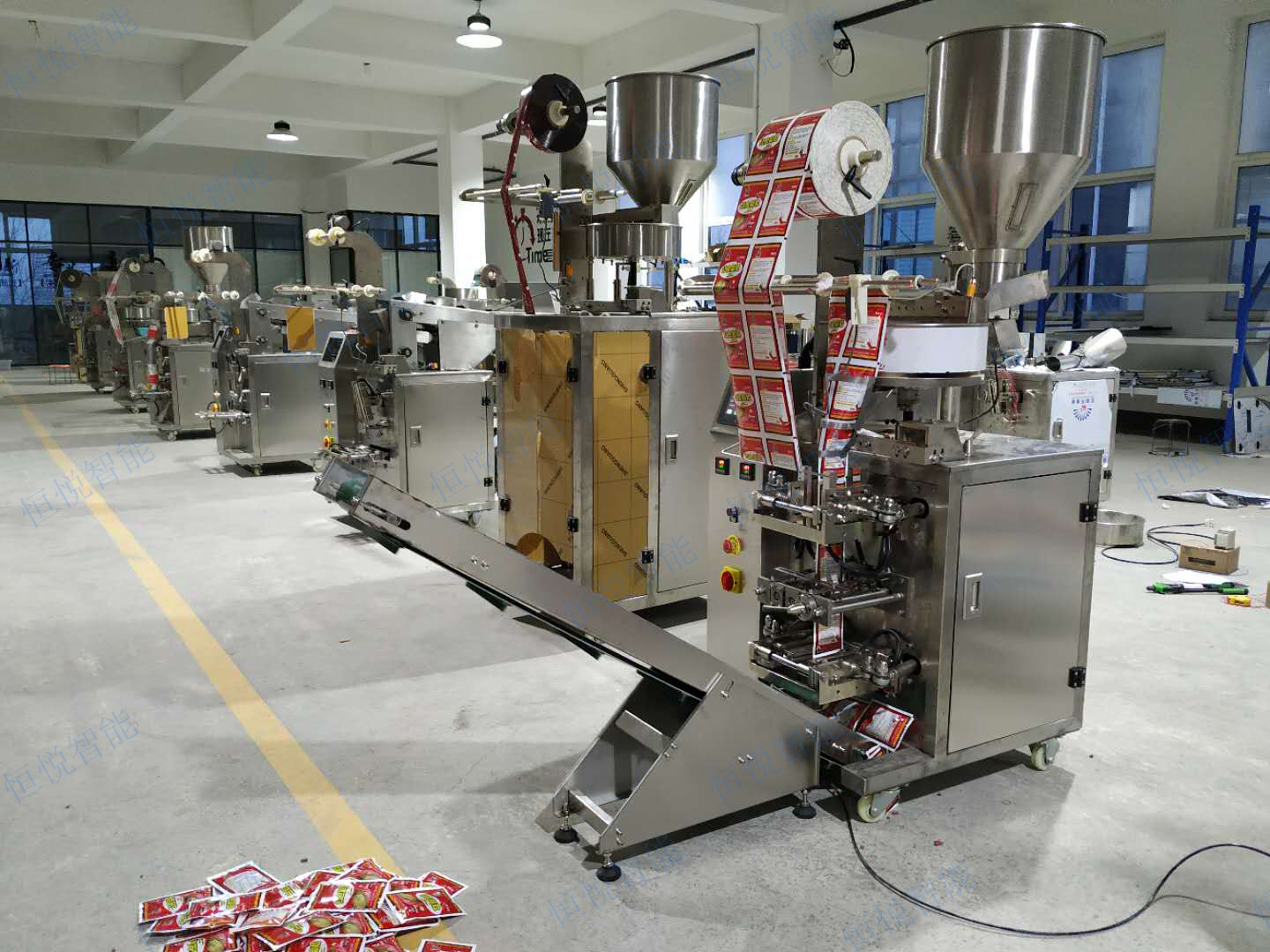 小颗粒四边封包装机